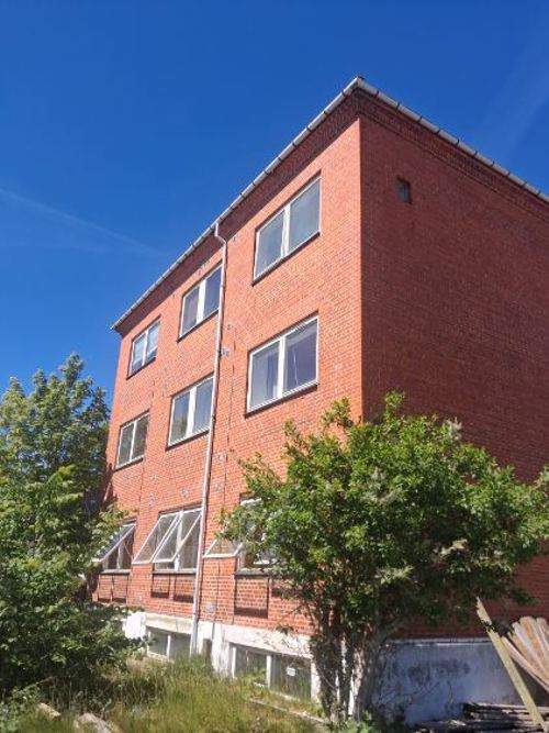 Facade Læsøgade 13 i Frederikshavn - før nedrivning maj-juni 2026