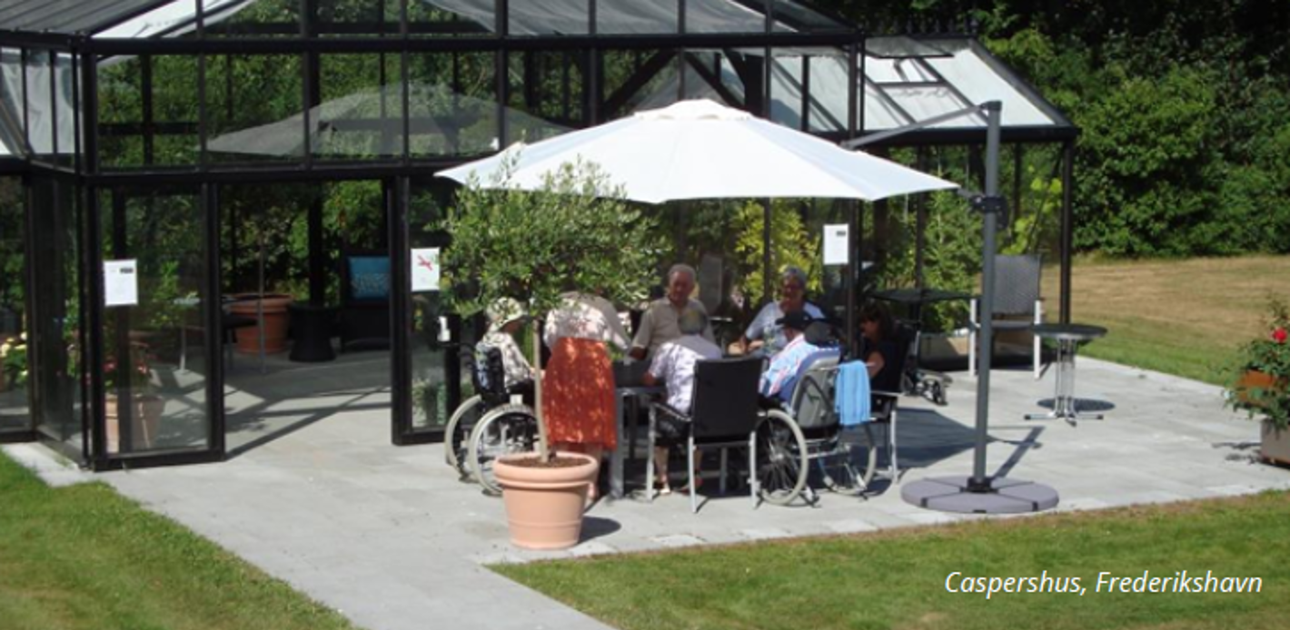 Udendørshytte under parasollen på Caspershus