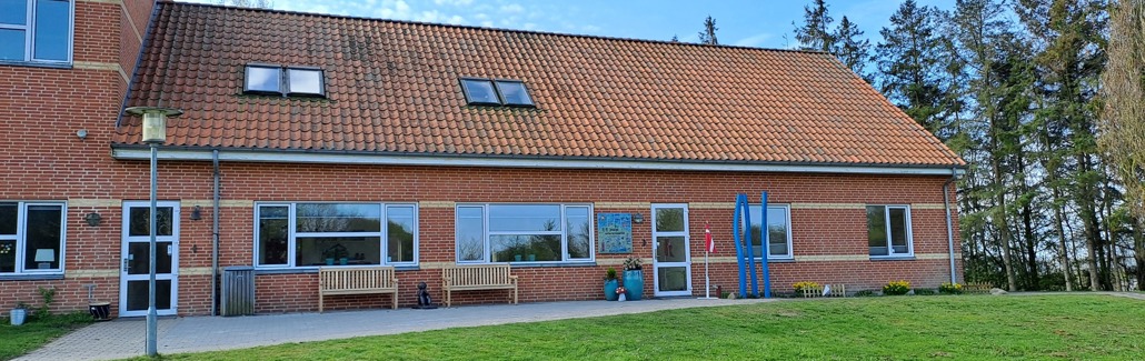 Foto af Dybvad Aktivitetscenter (taget udefra).