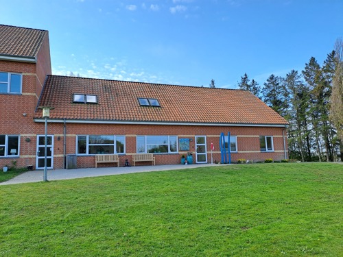 Foto af Dybvad Aktivitetscenter (taget udefra).