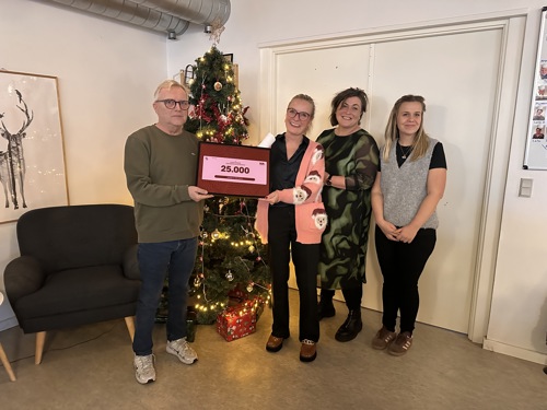 Nibe Festival overrækker check til Frederikshavn Kommune på 25.000