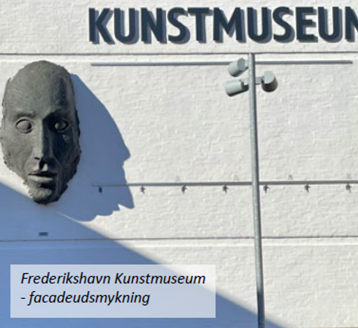 Relief på facaden af Frederikshavn Kunstmuseum